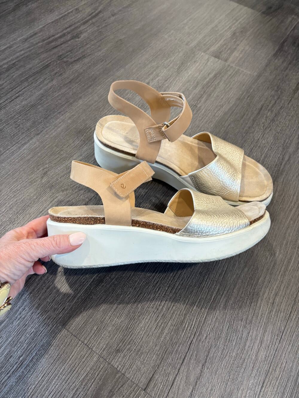 Ecco Platform Metallic Sandal Size 40(10)